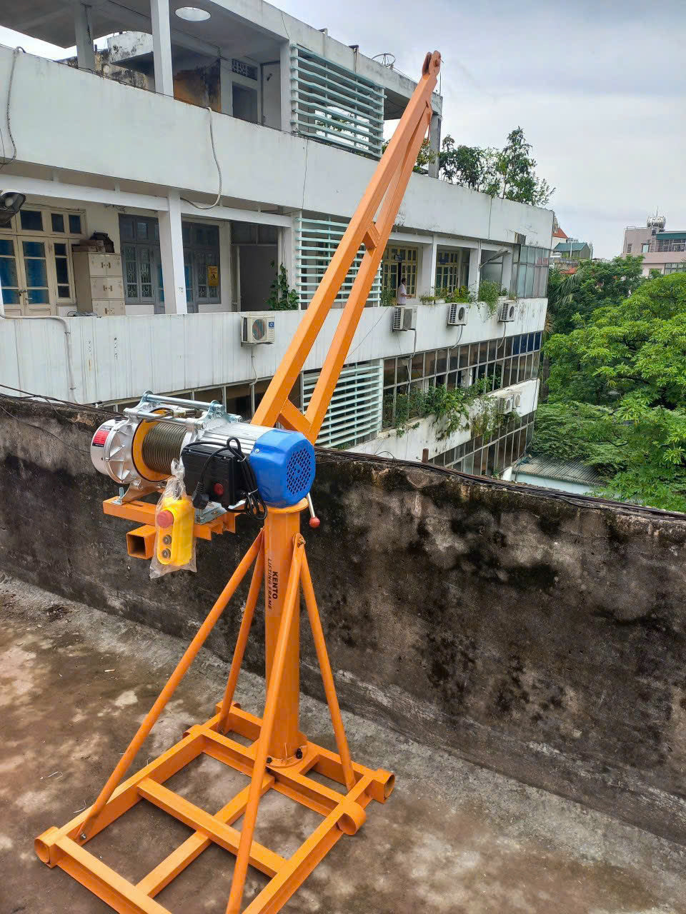 Khung cẩu xoay 360 độ, Tải trọng 500kg, 1 Tấn gắn các loại máy tời xây dựng (chưa kèm tời)