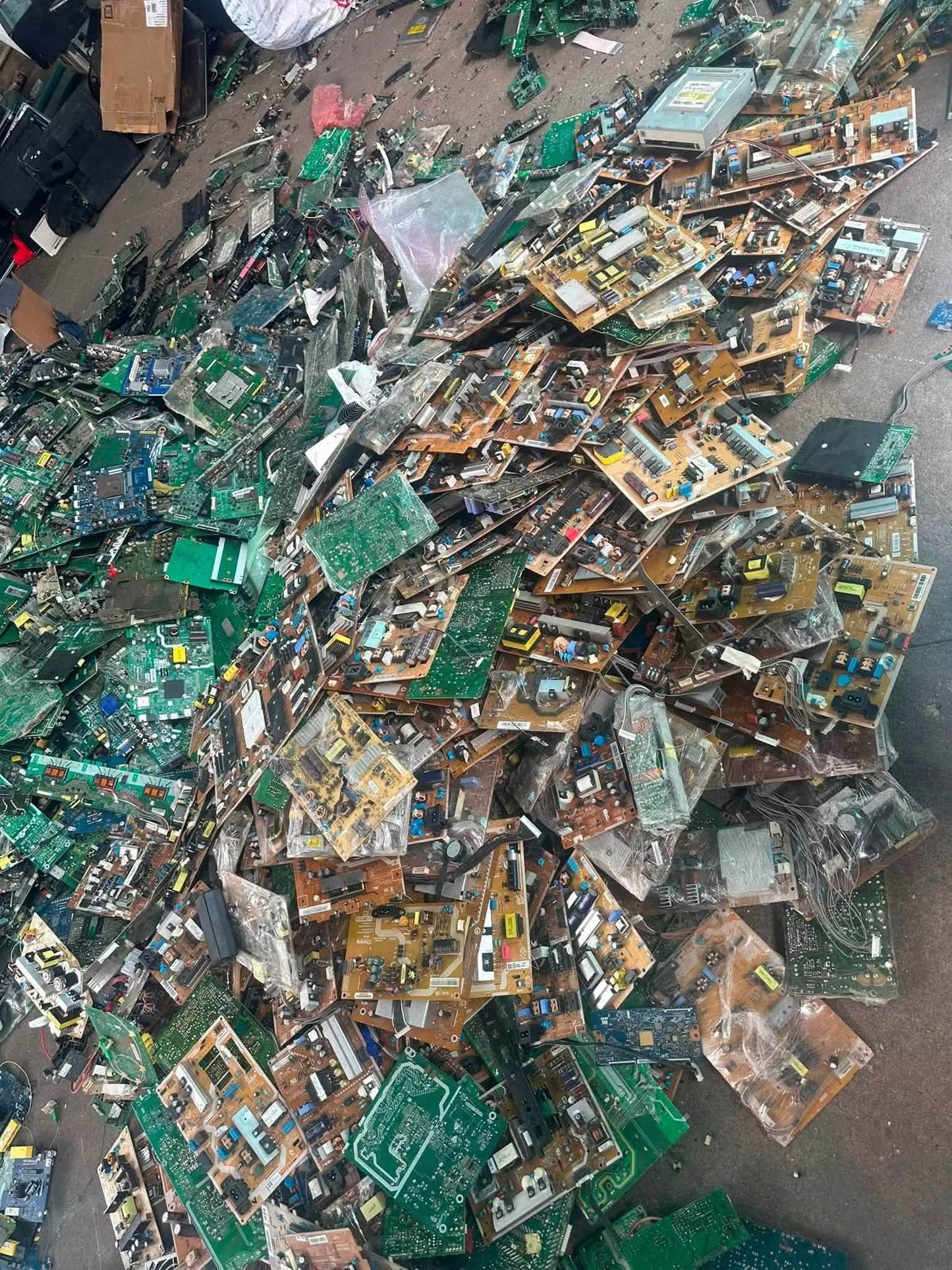 Thu mua bo mạch điện tử, Thu mua phế liệu điện tử, Thu mua PCB và Thu mua CPU/IC